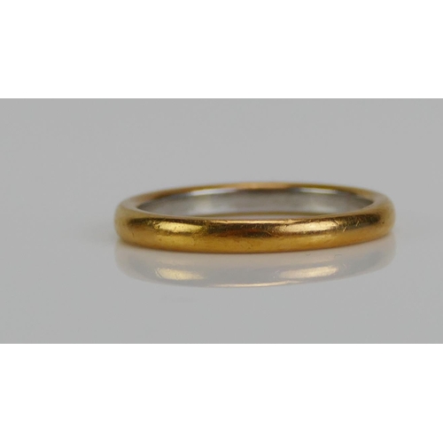 123 - A 22ct Gold and Platinum Wedding Band, inner band platinum, size K.25, 3.29g