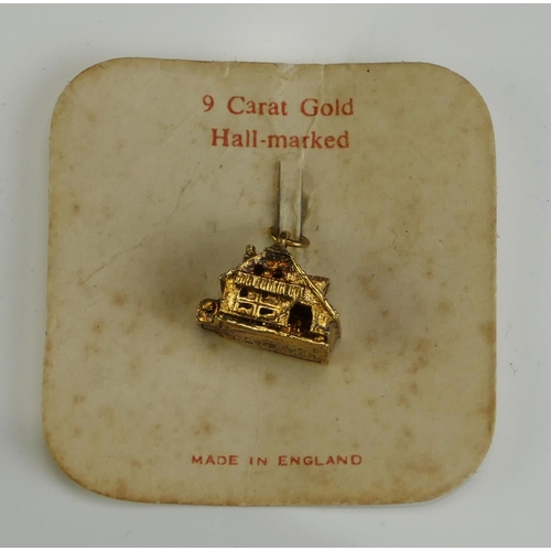 191 - A 9ct Gold House Charm with articulated base opening to reveal 4 figures seated around a table, c. 3... 