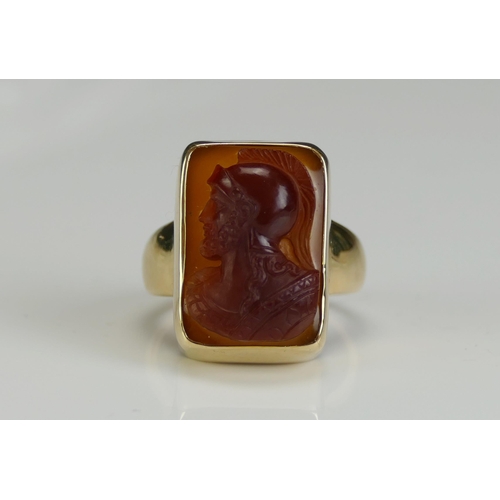 203 - An Antique 18ct Gold and Agate Cameo Ring decorated with the bust of a classical helmed soldier, siz... 