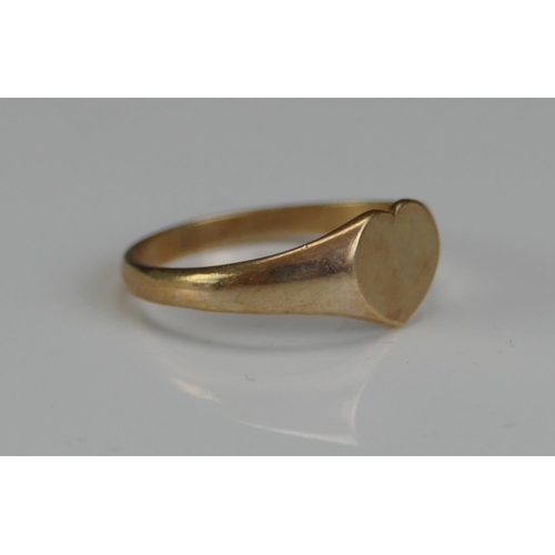 206 - A 9ct Gold Heart Shaped Ring, size K.5, hallmarked, 1.63g