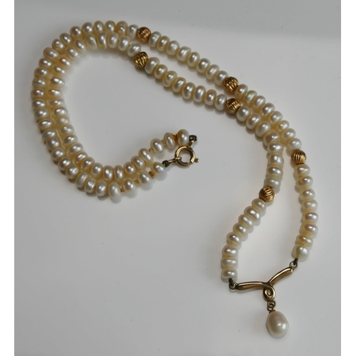 23 - A 9K Gold Mounted Freshwater Pearl Necklace, 18