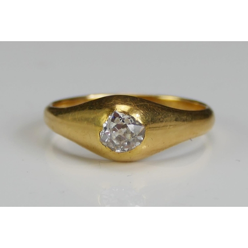 232 - An Antique Gent's 18ct Gold and Old Cut Diamond Solitaire Ring, c. 6mm rub over set stone, size V.5,... 