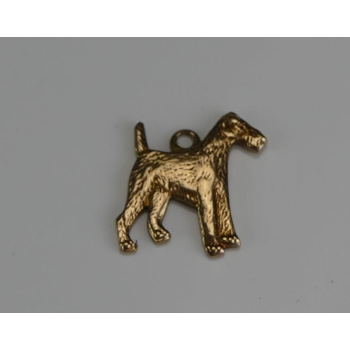 250 - A 9ct Gold Airedale Terrier Charm, hallmarked, 1.42g