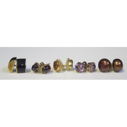 298 - Five Pairs of 9ct Gold Stud Earrings, including citrine, cabochon garnet, amethyst, onyx and culture... 