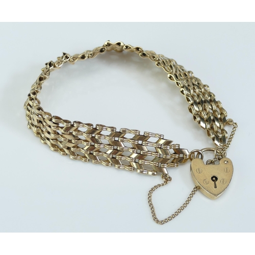 45 - A 9ct Gold Gate Link Bracelet with 'padlock' clasp, 18.27g