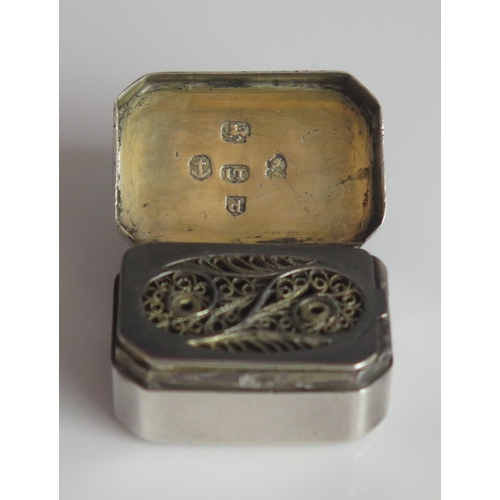 538 - A small George III silver vinaigrette, maker John Thornton, Birmingham, 1801, of plain rectangular f... 