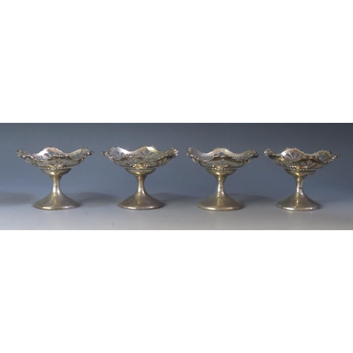 654 - A set of four silver pedestal bon bon dishes, maker S Blanckensee & Son Ltd, Birmingham, 1935/37, wi... 