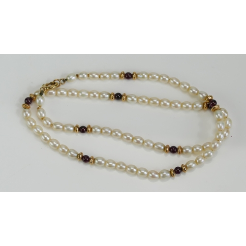 75 - A 9ct Gold, Garnet and Pearl or Cultured Pearl Necklace, 18