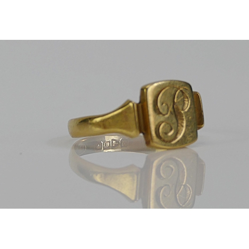 96 - An 18ct Gold Signet Ring with 'P' initial, size R, Chester 1936, 4g