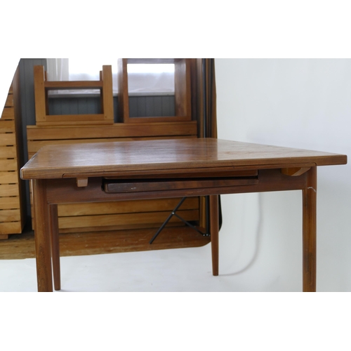 1469 - A G-Plan dining table to a Kofod Larsen design, extending dining table, the rectangular top raised o... 