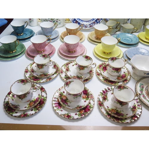 1518 - A quantity of Royal Albert 'Old Country Rose' pattern tea wares, assorted other tea wares. (a lot).