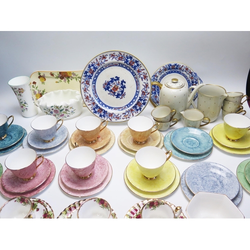 1518 - A quantity of Royal Albert 'Old Country Rose' pattern tea wares, assorted other tea wares. (a lot).