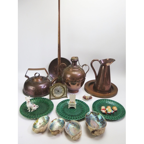 1559 - A collection of copper wares  including coaching horn, kettle jug, assorted ceramics, paperweights e... 