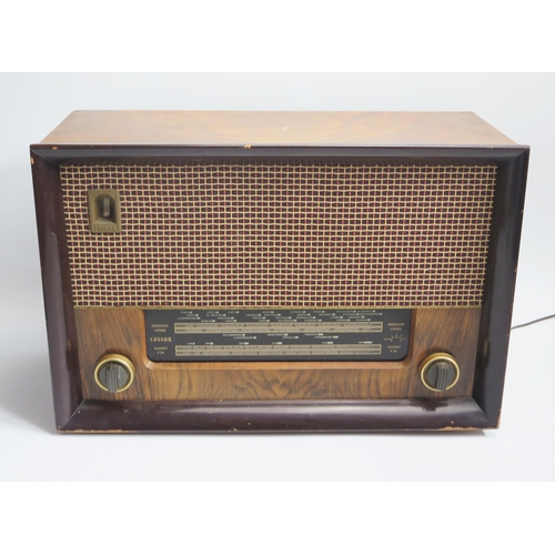 1572 - A Cossor Melody Master Model 523 radiogram, contained in a walnut case.