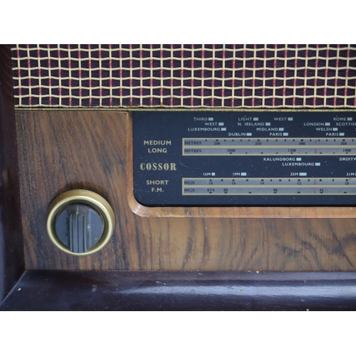 1572 - A Cossor Melody Master Model 523 radiogram, contained in a walnut case.