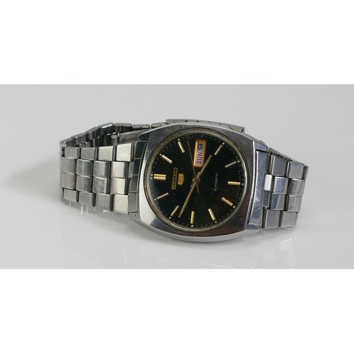 83 - A SEIKO 5 Gent's Automatic Stainless Steel Cased Wristwatch. Running