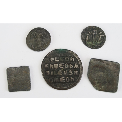 115 - A Constantinople Leo VI Follis, two 18th century lead Mass tokens and two Roman coins