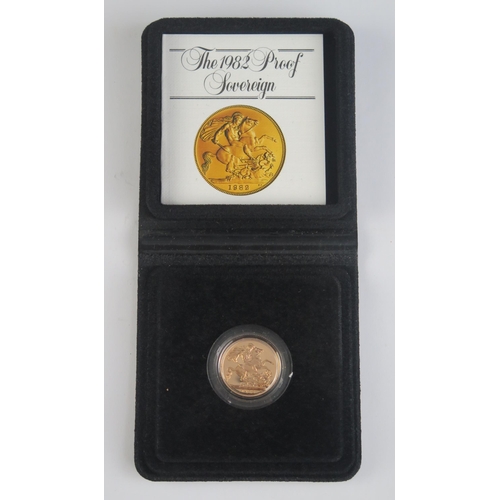 95 - An Elizabeth II Gold Sovereign 1982, cased with COA *ZERO VAT ON COMMISSION*