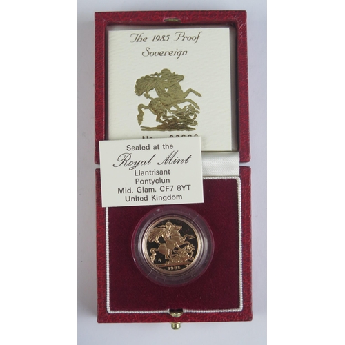 98 - An Elizabeth II Gold Sovereign 1985, cased with COA *ZERO VAT ON COMMISSION*