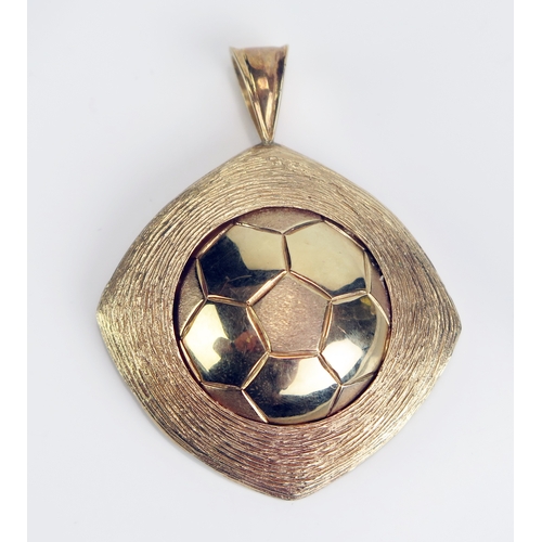 A Detroit Express gilt metal medallion, the obverse with central football enclosed by a bark design border, the reverse inscribed “Trevor Francis Detroit Express” 50mm
*SOLD WITH A LETTER OF CONFIRMATION STATING THE ABOVE LOT HAS COME FROM THE ESTATE OF THE LATE TREVOR FRANCIS*