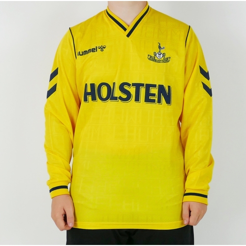 48 - A Tottenham Hotspur Football Club 1988-91 away shirt bears No. 14 possibly for David Howells who mad... 