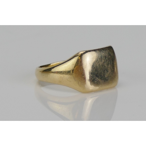 264 - A 9ct Gold Signet Ring, size M.5, hallmarked, 5.14g