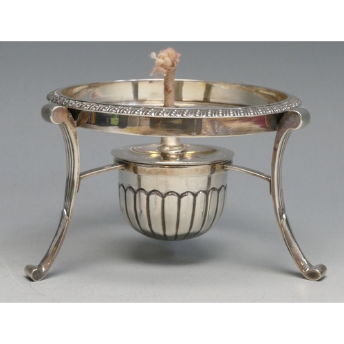 513 - A George III silver kettle stand, maker Michael Starkey, London, 1819, of circular form with half re... 