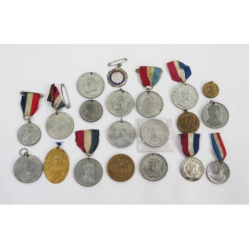 1742 - A collection of royalty commemorative medallions, including Victoria jubilee, George V coronation, a... 