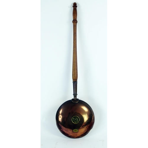 1770 - A Victorian copper warming pan on turned wood handle, 106cm long.