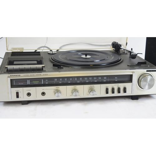 2065 - Sanyo G1004 Stereo Music Center with MC-104 Speakers