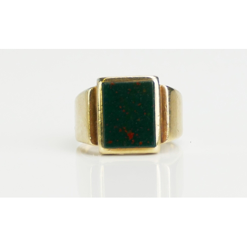 122 - A 9ct Gold and Bloodstone Signet Ring, size O.75, 8.59g