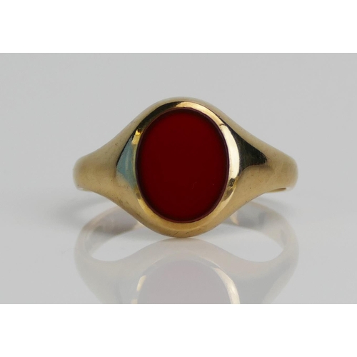 30 - A 9ct Gold and Carnelian Gent's Signet Ring, sizeV.5, hallmarked, 4.45g