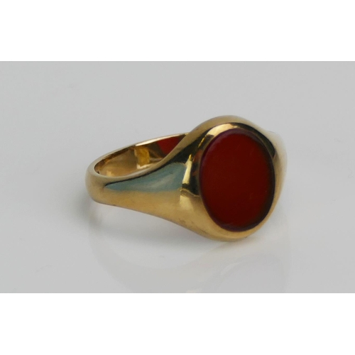 30 - A 9ct Gold and Carnelian Gent's Signet Ring, sizeV.5, hallmarked, 4.45g