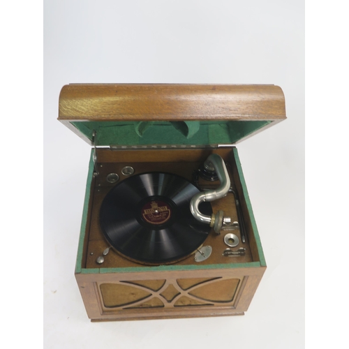 1467 - HMV Tabletop Gramophone