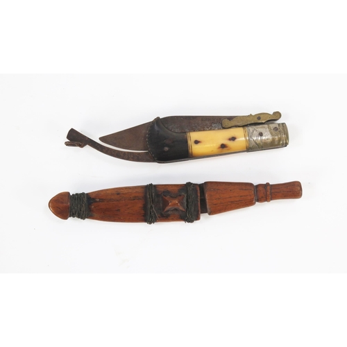 1824 - A horn handled folding knife with 14cm blade, together with an African dagger with 10.5cm blade, woo... 