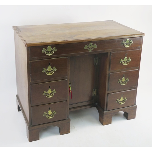 811 - A Georgian Mahogany and Crossbanded Kneehole Desk, 93(w)x76(h)x52(d)cm