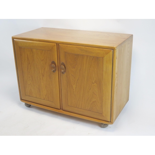 840 - An Ercol Elm Cabinet, 91(w)x69(h)x44(d)cm