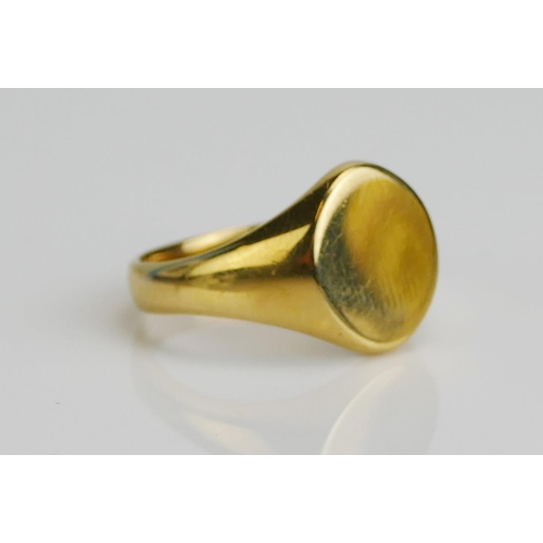 108 - A Gent's 18ct Gold Signet Ring, size U.5, Birmingham hallmarks, 11.24g