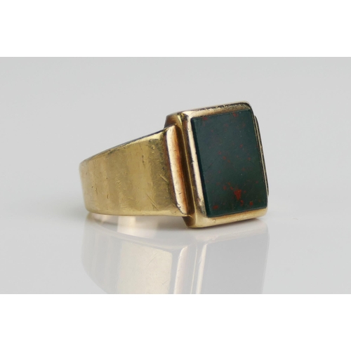 122 - A 9ct Gold and Bloodstone Signet Ring, size O.75, 8.59g