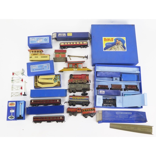 1330 - Hornby Dublo Collection including EDG7 Tank Goods Train Set, ED1, various coaches, wagons, accessori... 