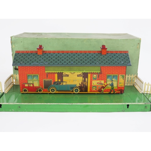 1340 - Hornby O Gauge Station No. 2E (Windsor) with electric lighting on green platform - excellent with re... 