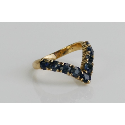 141 - A 9ct Gold and Sapphire Dress Ring, size K.5, stamped 9CT, 2.73g