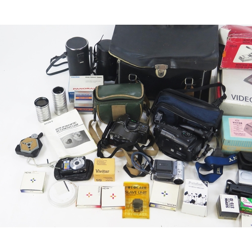 1415 - Various Cameras and camera accessories, cases, ect.