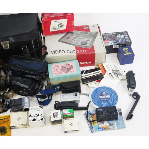 1415 - Various Cameras and camera accessories, cases, ect.