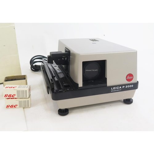 1417 - Leica P2000 Slide Projector with Colourplan-P CF1:2.5/90 lens, cable remote, boxed