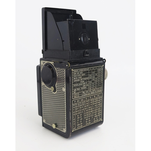 1421 - Franke and Heidecke Rolleicord Compur Camera, Carl Zeiss Jena Nr 1:4.5 f=7.5cm lens, in brown leathe... 