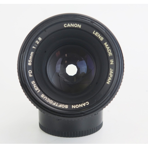 1431 - Canon Softfocus FD 85mm f/2.8 Camera Lens, serial no. 10862 in case