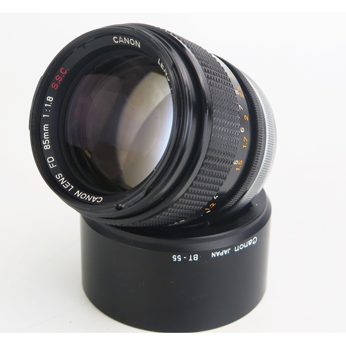 1432 - Canon FD 85mm f/1.8 SSC Camera Lens, serial no. 37049 with BT-55 hood in case