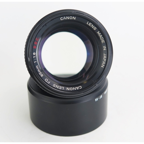 1432 - Canon FD 85mm f/1.8 SSC Camera Lens, serial no. 37049 with BT-55 hood in case