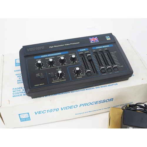 1451 - Sony Video 8 Combo Trintron Colour Video TV EV-DT1 8 PAL, Flight Simulator 98 and Video Tech Designs... 